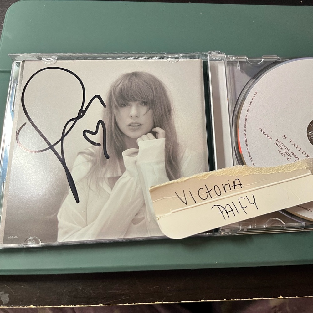 Signed Taylor Swift- The tortured poet’s department CD